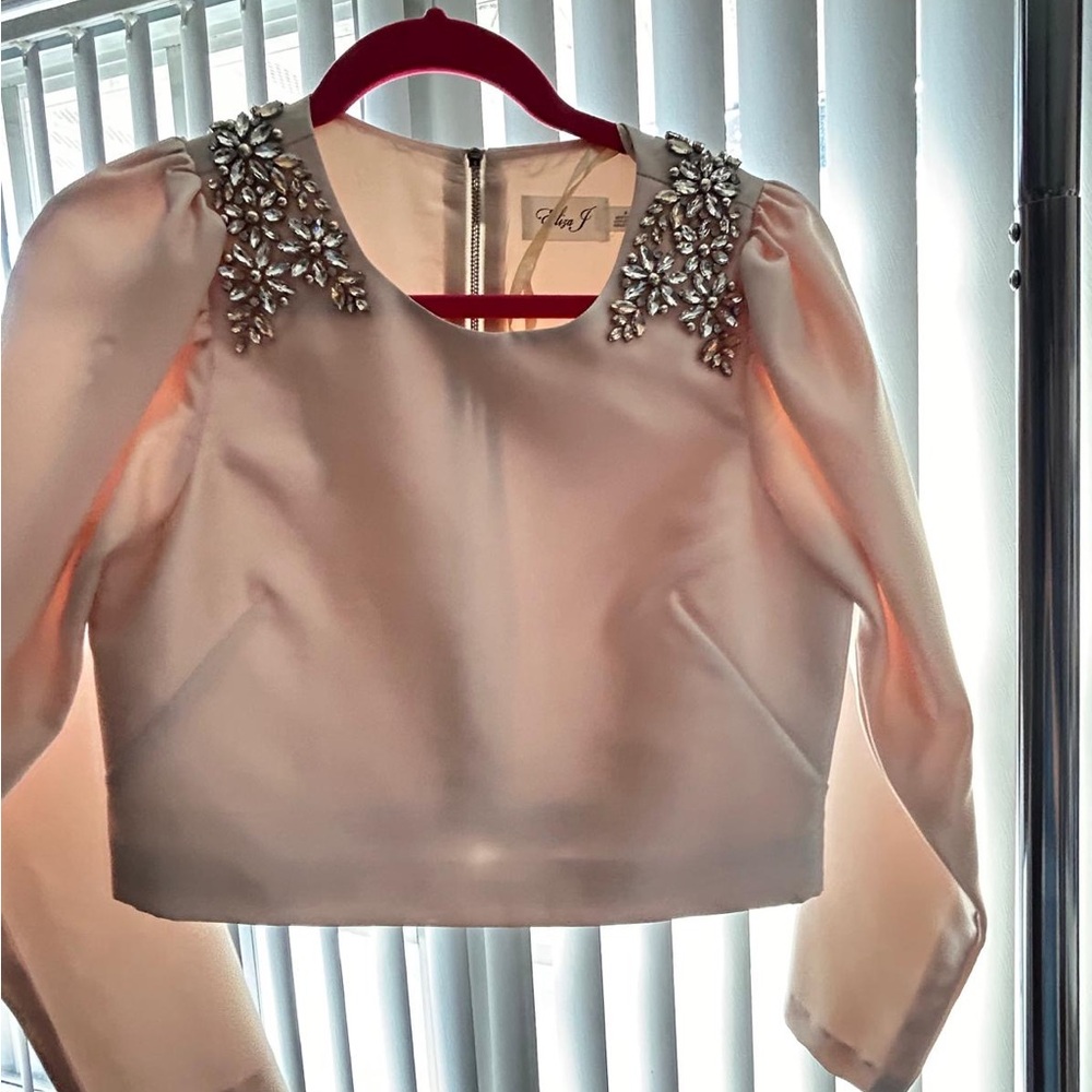 Cream Embellished Crop Top with Blouses Sleeves